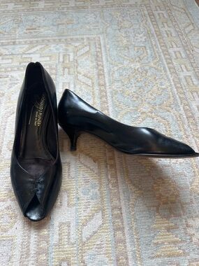 Donald J. Pliner Black Leather Pointed Kitten Heel Pumps 7 1/2